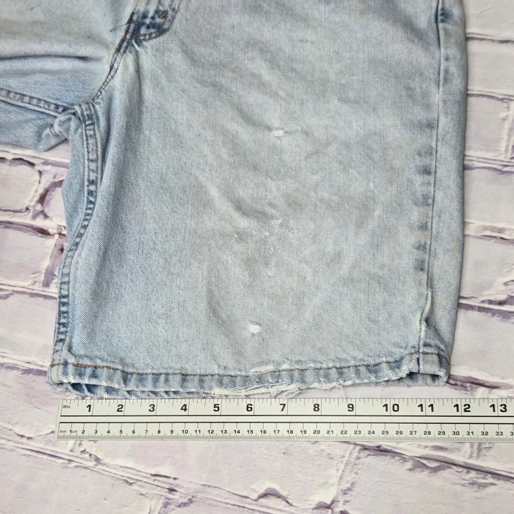 Vintage Levis 560 Loose Fit Denim Shorts Mens 34 Light Wash Distressed 90s Baggy